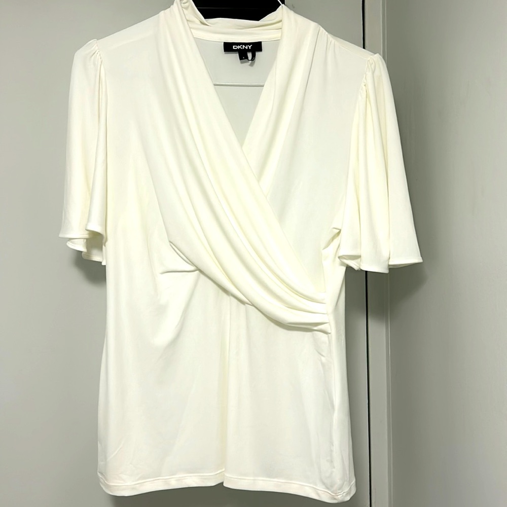 Like new condition. DKNY white blouse. Ruching detail